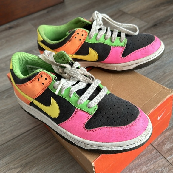 Neon nike highlighter dunks - Picture 2 of 6